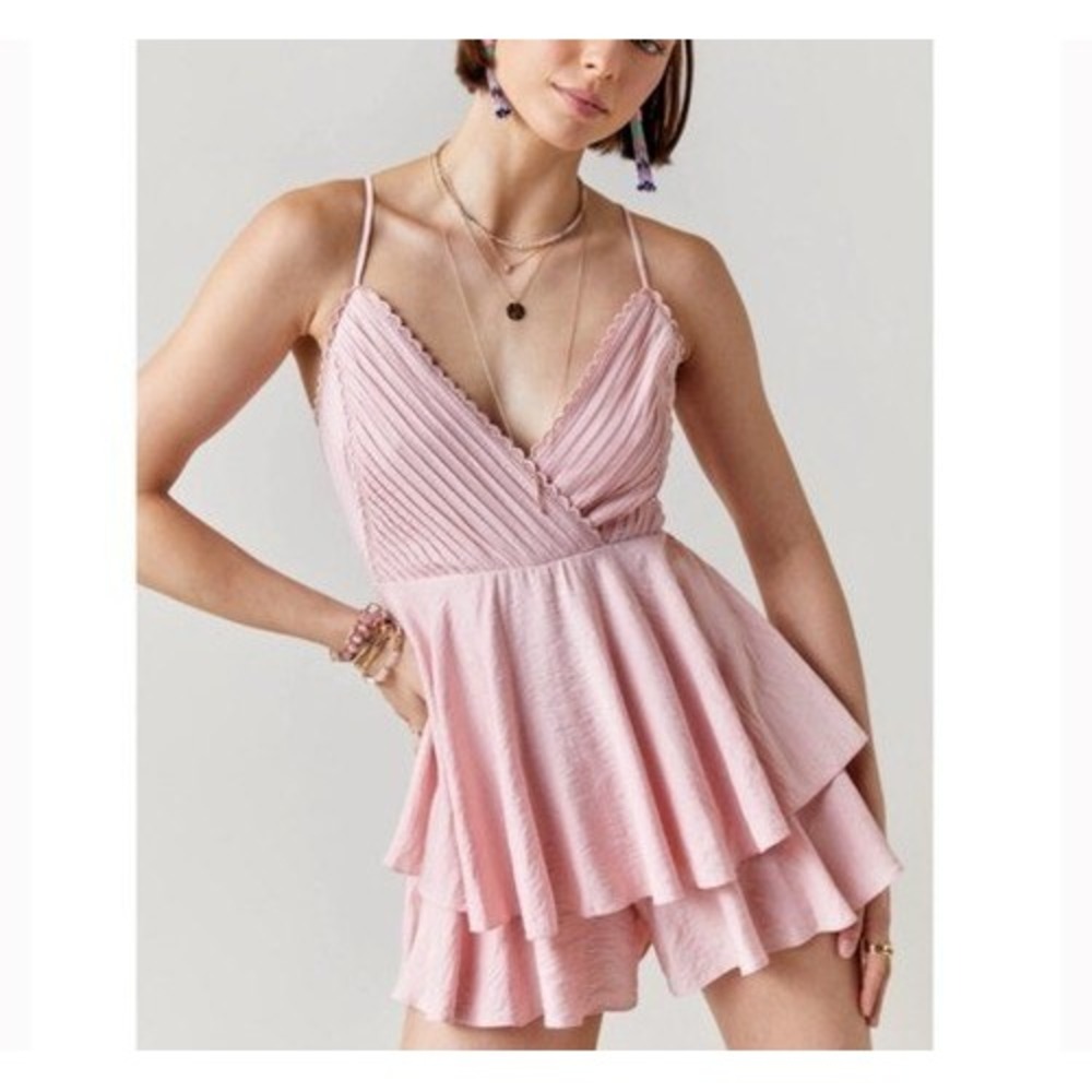 Mi Ami for Francesca's Mauve Pink Lace Trim Tiered Romper Womens Medium NWT‎
